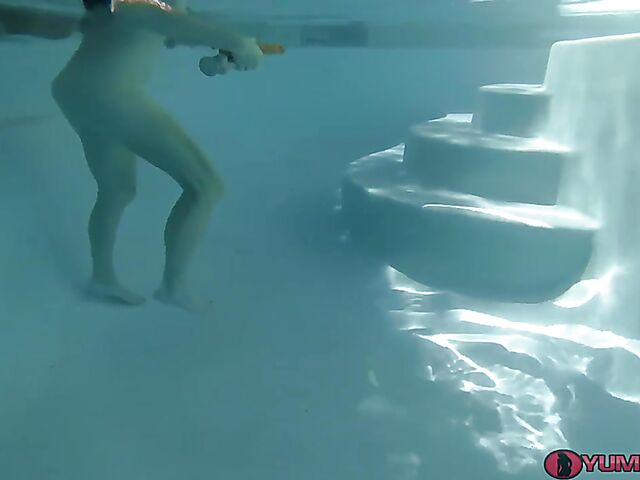 Sofie Marie - Underwater masturbation in the swimming pool with dildos