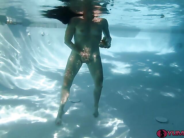 Sofie Marie - Underwater masturbation in the swimming pool with dildos