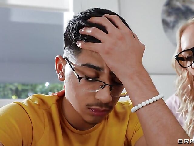 Kelsi Monroe & Dixie Lynn - Every woman wants to fuck that black cock