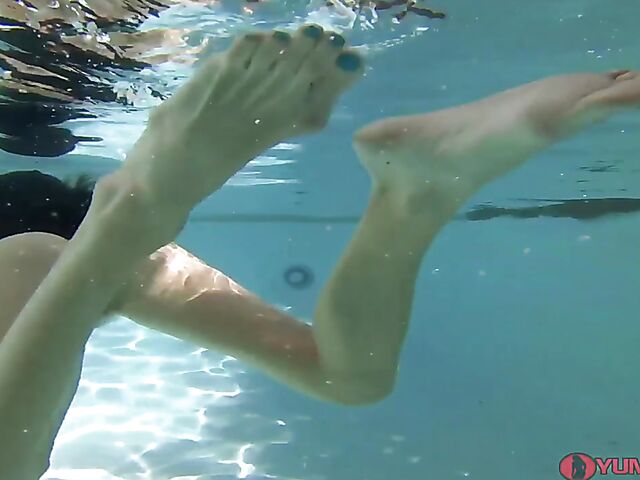 Slender Sofie Marie's underwater sex session with cum in pussy