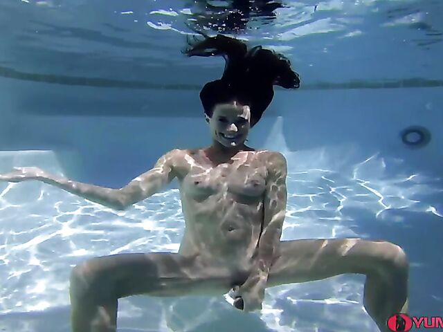 Slender Sofie Marie's underwater sex session with cum in pussy