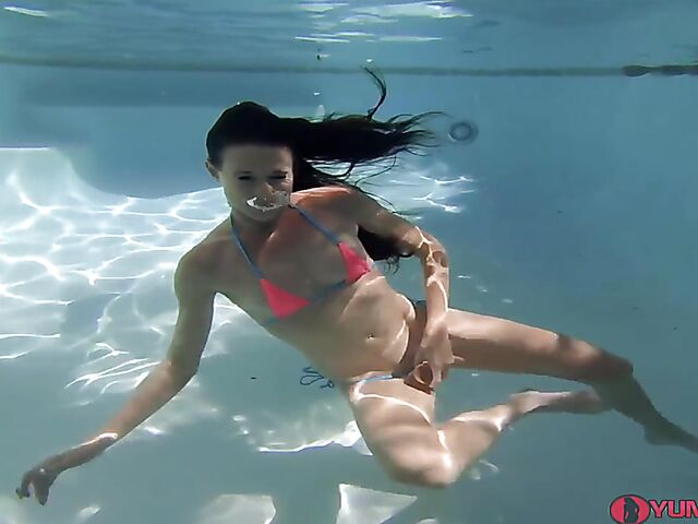 Slender Sofie Marie's underwater sex session with cum in pussy