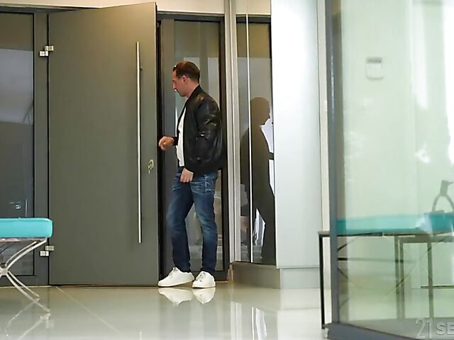 Candice Luciani's hot anal sex session starts with ass dildoing