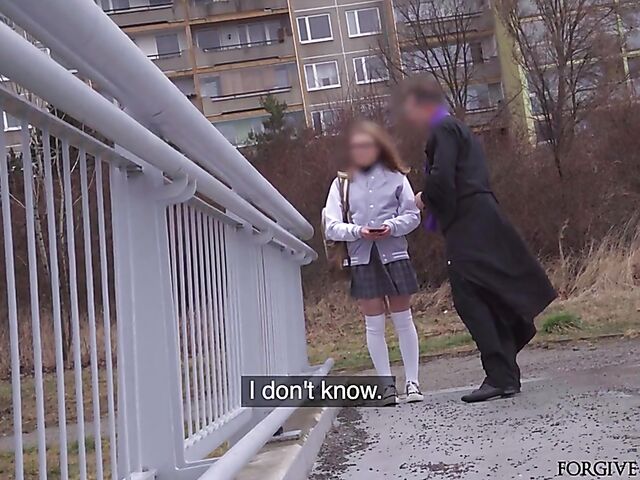 Naive college girl gets tricked into fucking