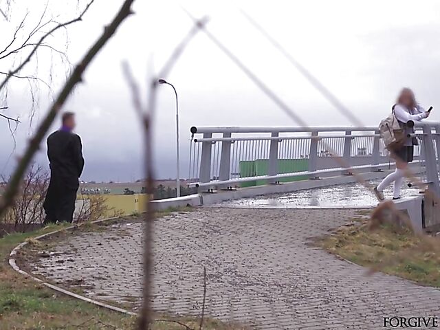 Naive college girl gets tricked into fucking