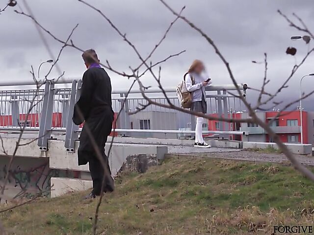 Naive college girl gets tricked into fucking