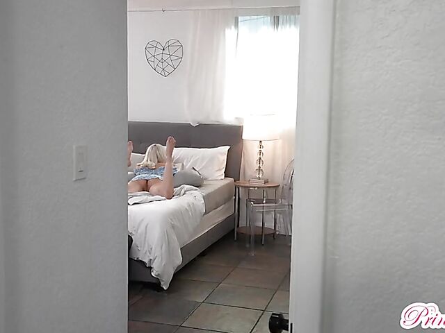 Gia Ohmy's trimmed pussy gets her stepbrother's attention