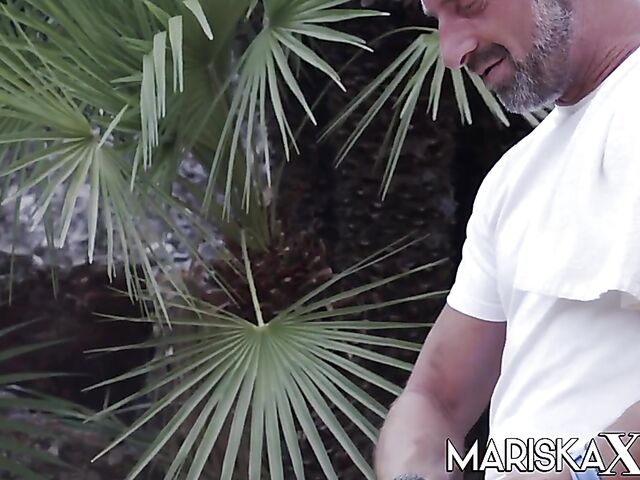 Outdoor anal with sexy hiker Valentina Ricci