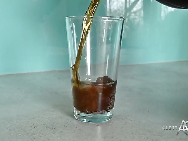 Round tits brunette Aletta Ocean wants to fuck a real man