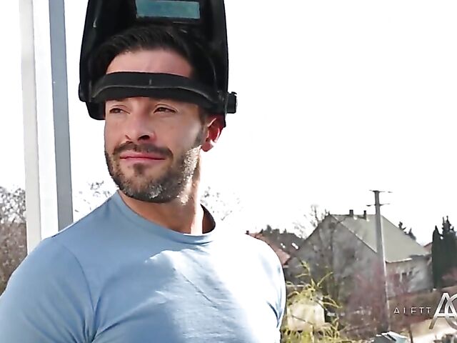 Round tits brunette Aletta Ocean wants to fuck a real man