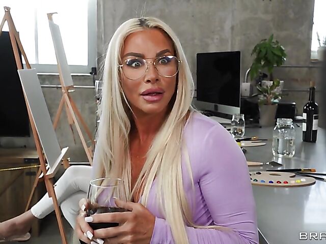 Robbin Banx and MJ Fresh have a hot threesome with nude model Duncan Saint