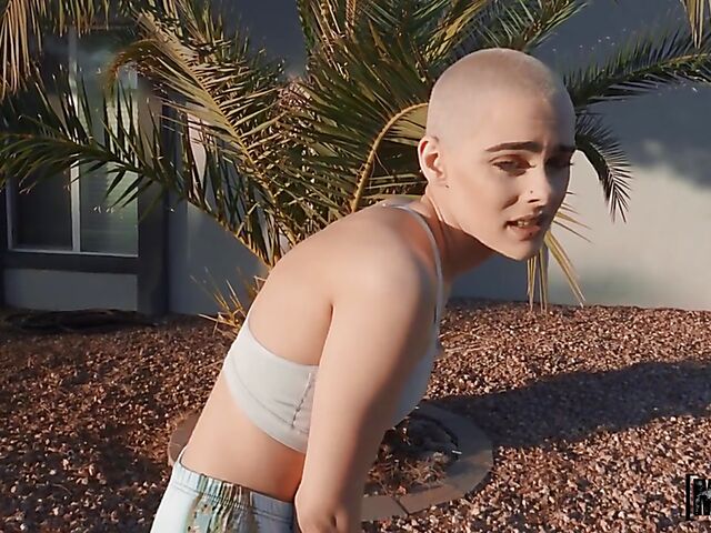 Paris Amour - Sweet jobber with short hair POV style