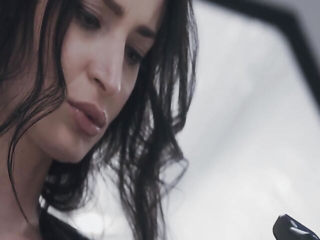 Leanne Lace gets eaten out by lesbian photographer Sylvia