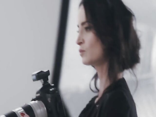 Leanne Lace gets eaten out by lesbian photographer Sylvia