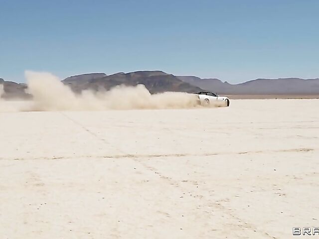 Crazy ride and outdoor sex in the desert with Luna Star