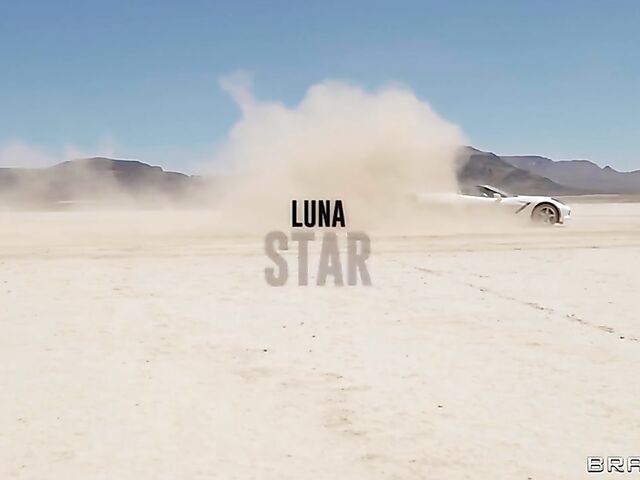 Crazy ride and outdoor sex in the desert with Luna Star