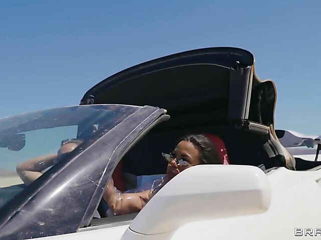 Crazy ride and outdoor sex in the desert with Luna Star