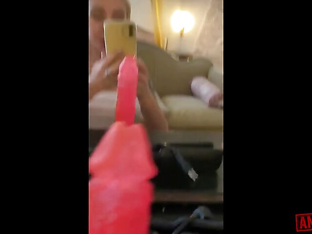 Blonde Bella Mur is in the mood for anal sex
