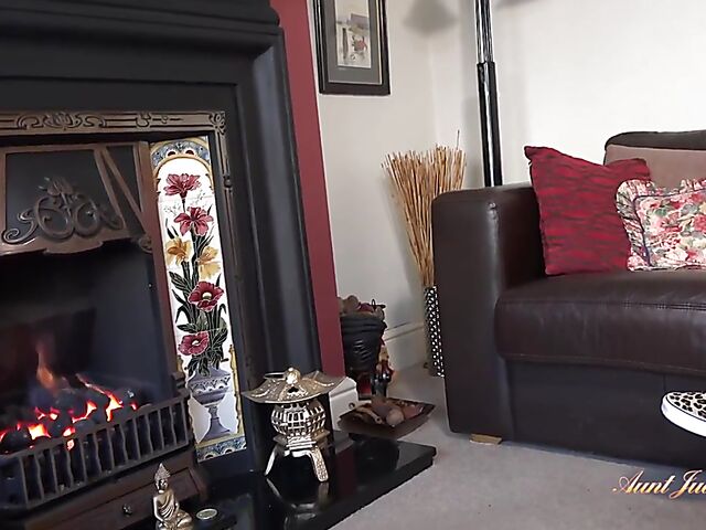 POV MILF in crotchless panties Aurora is horny for you