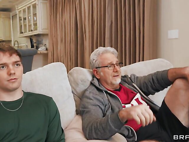 Boy fuck MILF Syren De Mer next to her old husband before a sexy threesome with gamer girl Jesse Pony