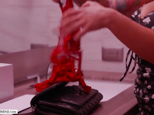 Big boobs escort Payton Preslee fucks the pilot