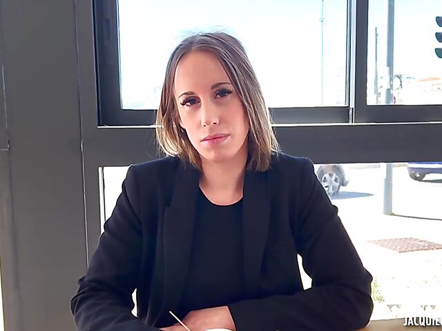 French porn with elegant 25-year-old Elodie from Marseille