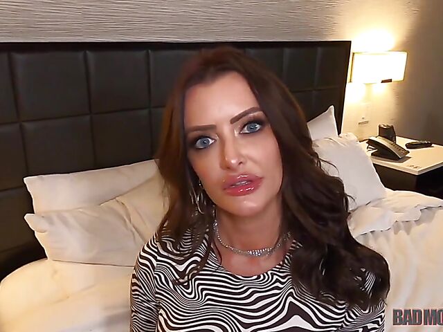 Linzee Ryder - Gorgeous big tits MILF POV