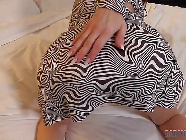 Linzee Ryder - Gorgeous big tits MILF POV