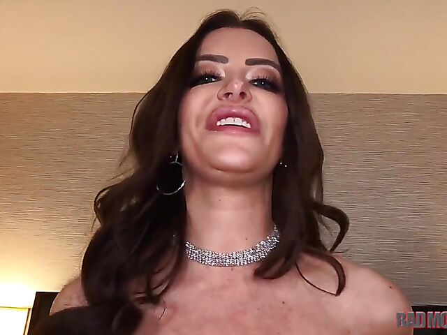 Linzee Ryder - Gorgeous big tits MILF POV