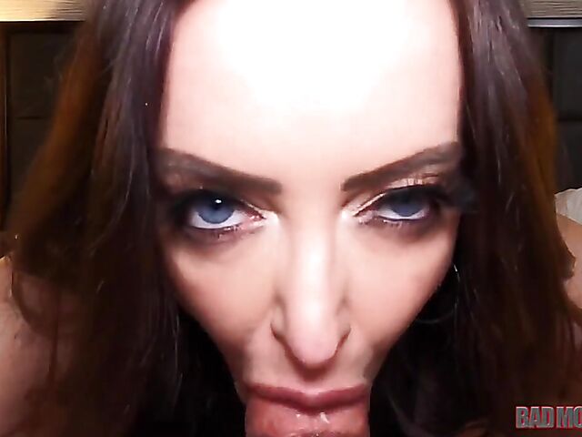 Linzee Ryder - Gorgeous big tits MILF POV