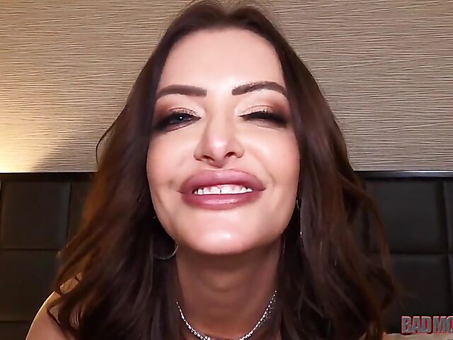 Linzee Ryder - Gorgeous big tits MILF POV