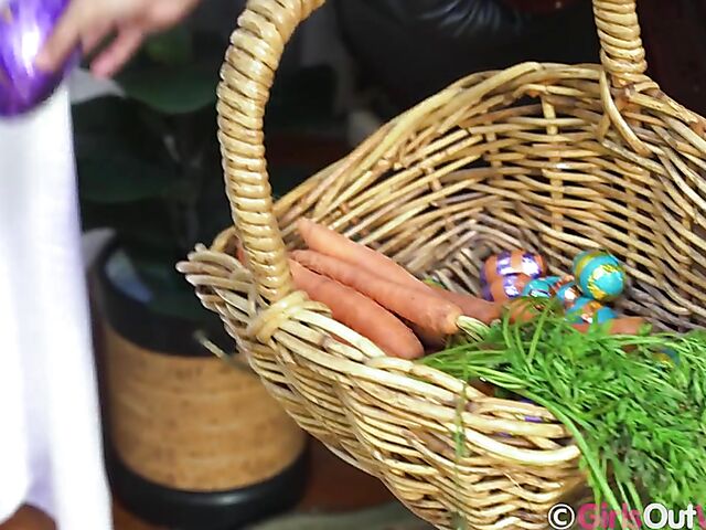 Vegetable insertion and pussy licking on Easter Sunday in lesbian threesome with Bille, Kaia and Hazel Leone