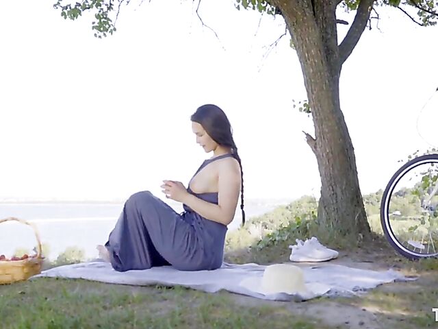 Sofi Nar's outdoor dildo bike adventure