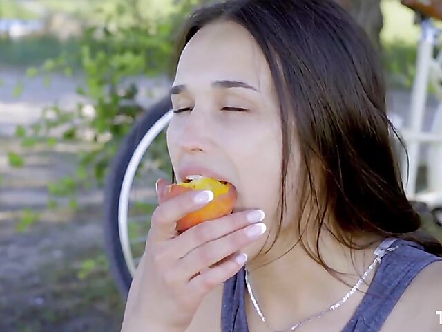 Sofi Nar's outdoor dildo bike adventure