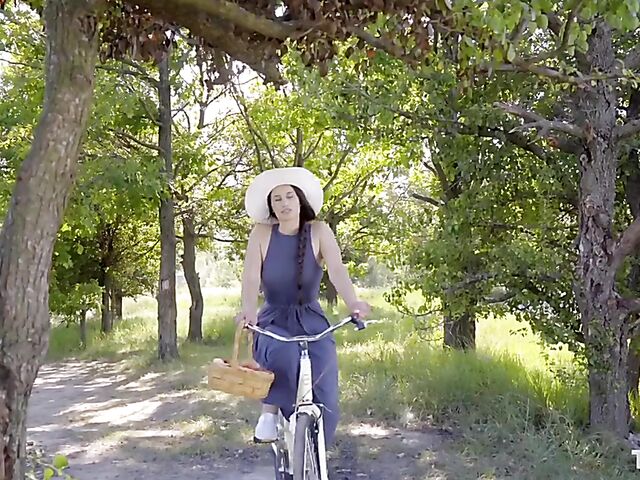 Sofi Nar's outdoor dildo bike adventure