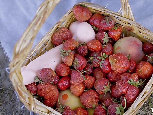 Sofi Nar's outdoor dildo bike adventure