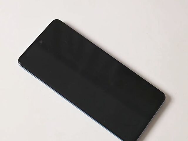 Alaya, 20 - Young redhead solo in the kitchen