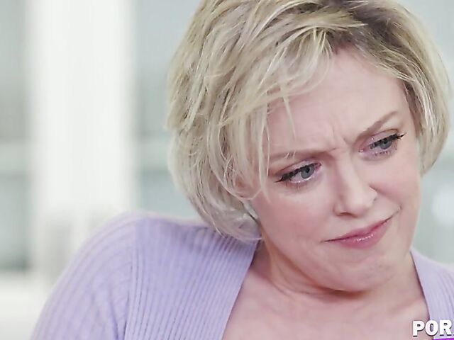 Big tits MILF anal pleasure in the kitchen featuring Dee Williams