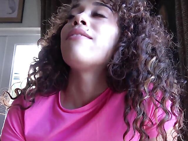 Sporty curly-haired POV latina Willow Ryder gets a dicking