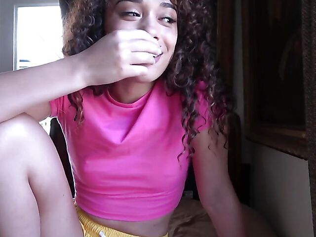 Sporty curly-haired POV latina Willow Ryder gets a dicking