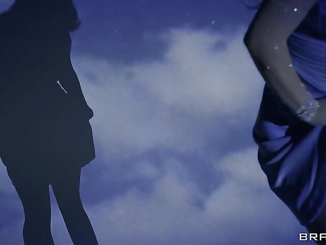 Full moon fuck on the couch with MILF pornstar Phoenix Marie