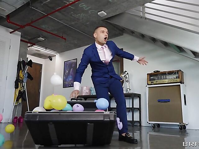 Footjob threesome with Khloe Kapri and Carmela Clutch