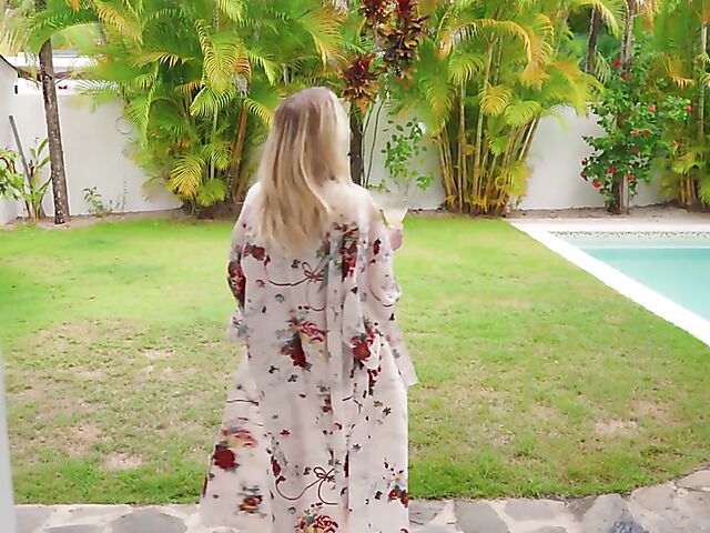 Big tits bikini blonde Mashenka is on vacation