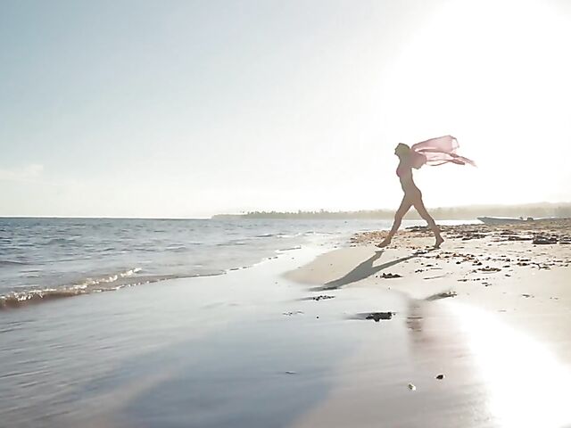 Big tits bikini blonde Mashenka is on vacation