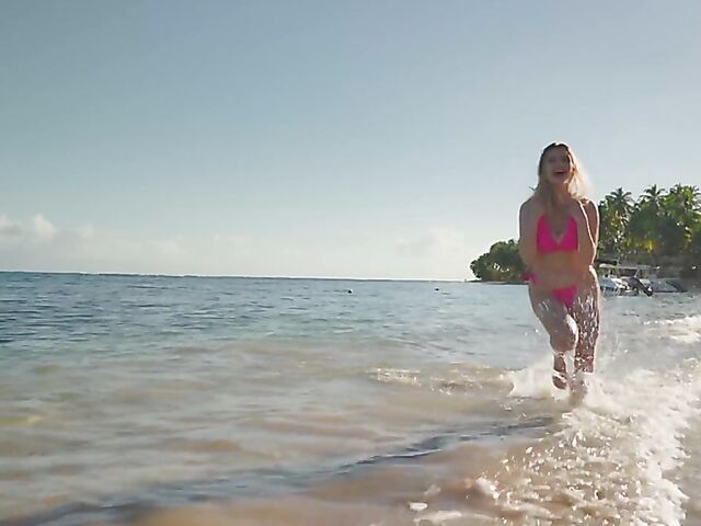 Big tits bikini blonde Mashenka is on vacation