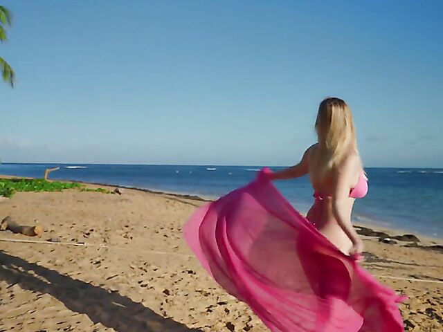 Big tits bikini blonde Mashenka is on vacation