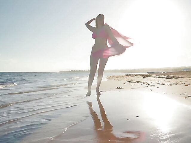 Big tits bikini blonde Mashenka is on vacation