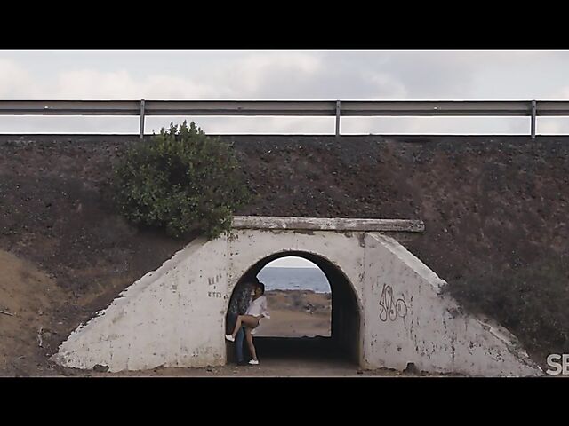 Seaside vacation and sensual sex outside with Camila Palmer