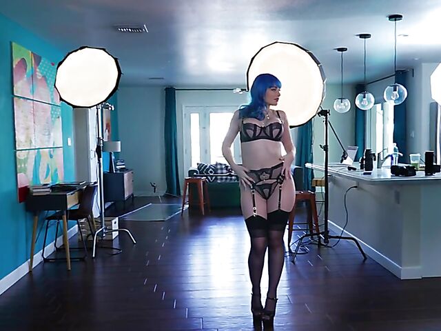 Photographer fucks blue hair lingerie model Jewelz Blu