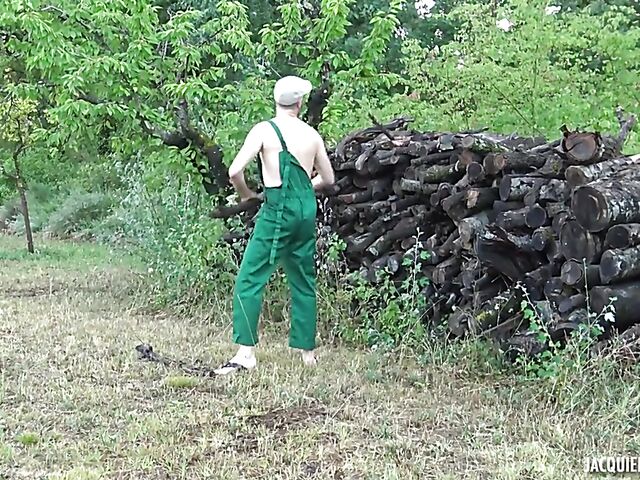 Outdoor anal with the gardener featuring Marie Galant aka Marie LumaCarie